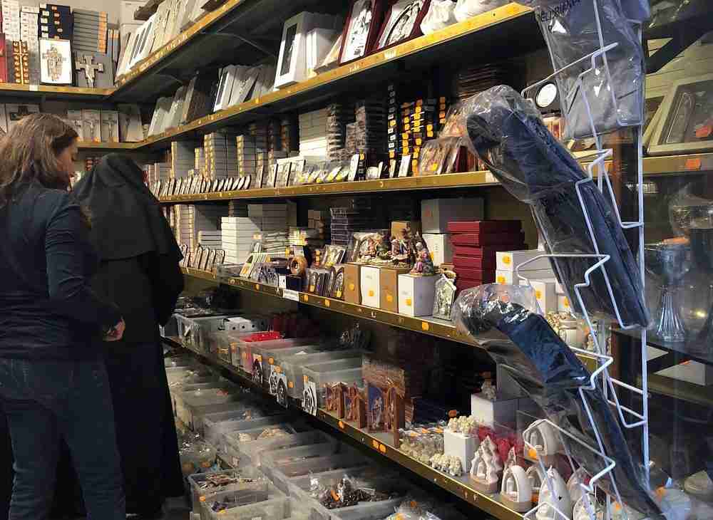 Best Vatican Gift Shop: Where to Buy Authentic Souvenirs