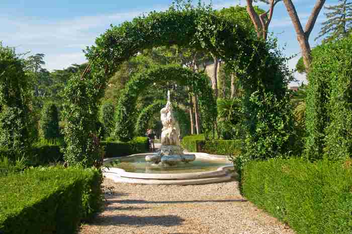 Fountain of Vatican GardenVatican Green Garden Tour – How to Visit the Papal Gardens in 2025