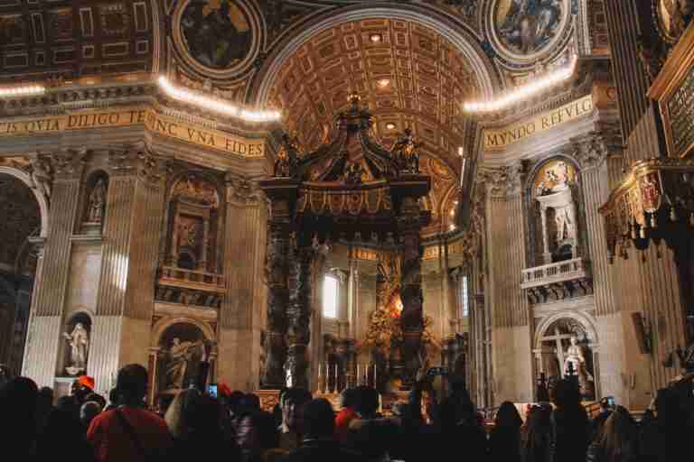 Tourists at Saint Peters Basilica, Skip the Line: Your 3-Step Strategy for the Best Way to Visit the Vatican.