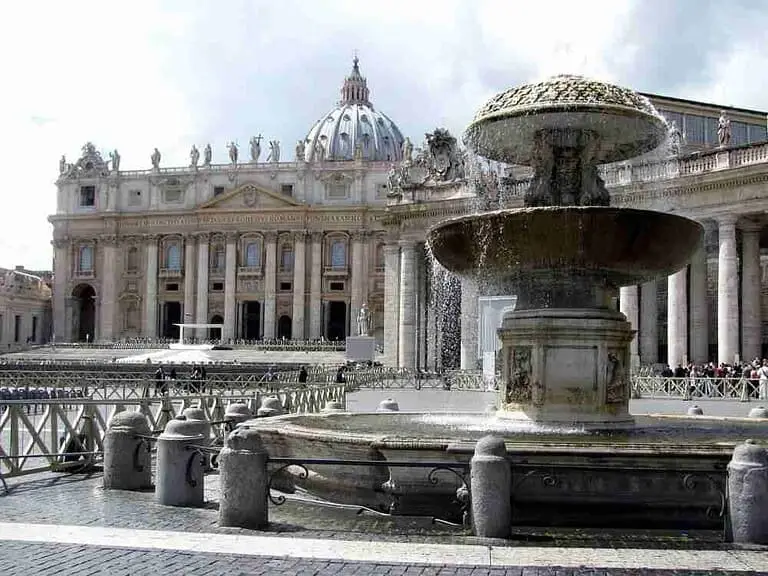 Can Men Wear Shorts in the Vatican? Dress Code Rules Every Visitor Should Know